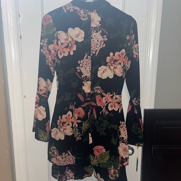 NWT Parisian floral flare sleeve dress - Picture 5 of 6